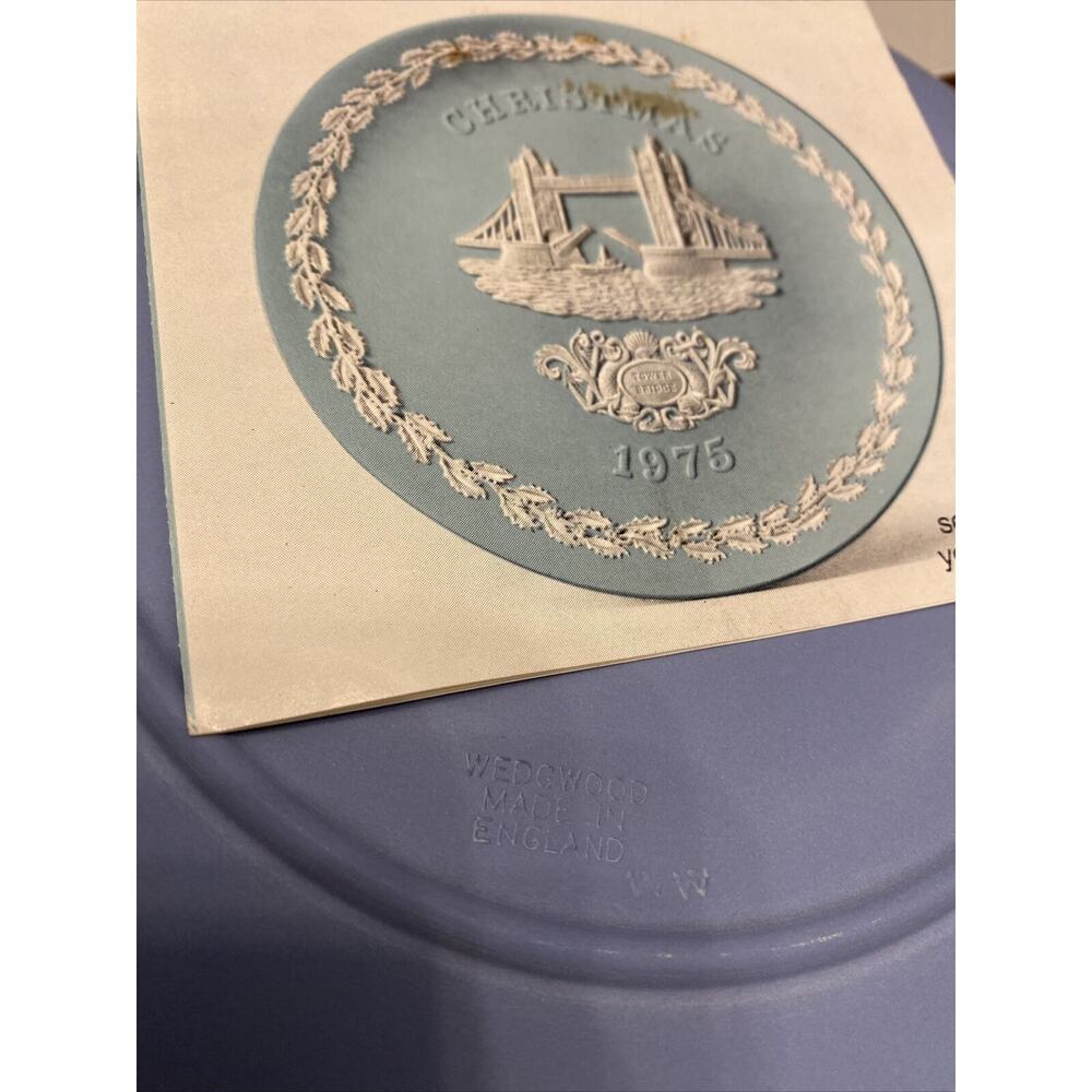 1975 Christmas Plate Wedgwood Jasper Ware 8.25" Tower Bridge Jasperware - Picture 3 of 3